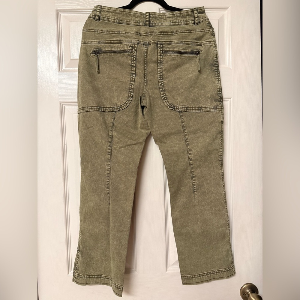 NWT. Free People We The Free Hot In It Moto Pants. Army Green. Size 6 - Picture 7 of 7